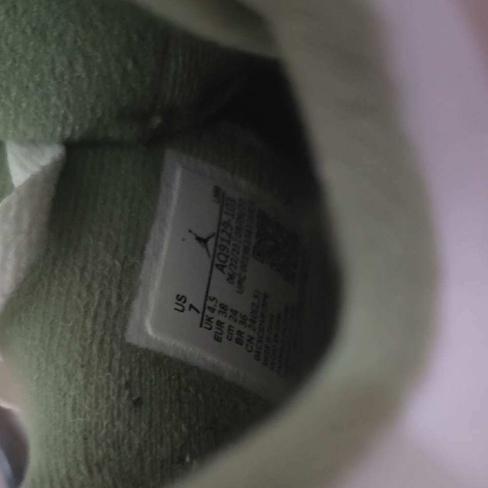 Retro Jordans - Picture 4 of 5